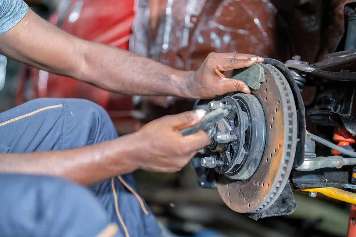 Brake Repairs: 6 Signs It’s Time to Visit a Fresno Brake Shop